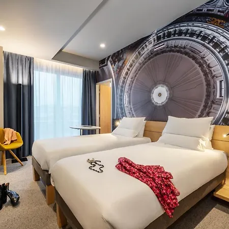 Novotel 20 Belleville فندق باريس