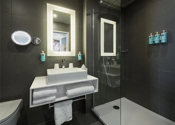 Novotel 20 Belleville Hotel 4*