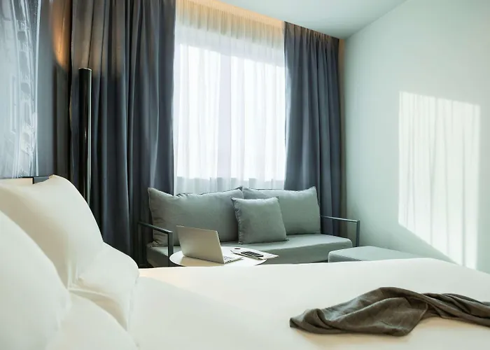 Novotel 20 Belleville 4* Париж